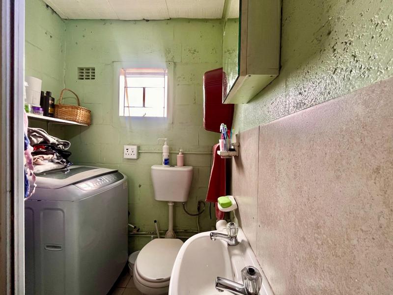 2 Bedroom Property for Sale in Pelikan Park Western Cape